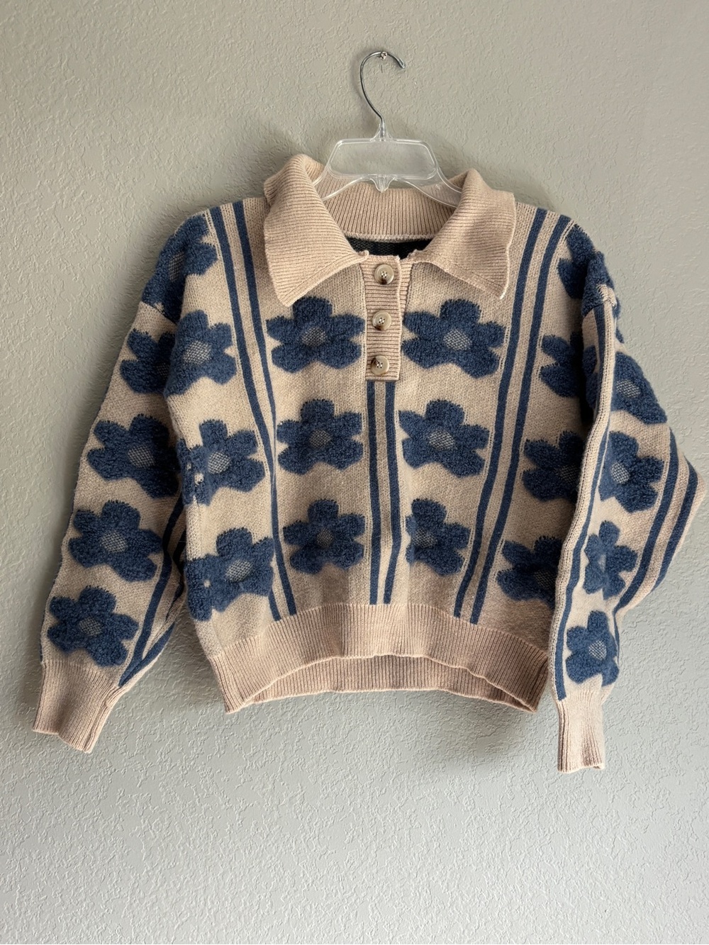 SHEIN Beige Sweater with Blue Floral Pattern and Collar women’s S